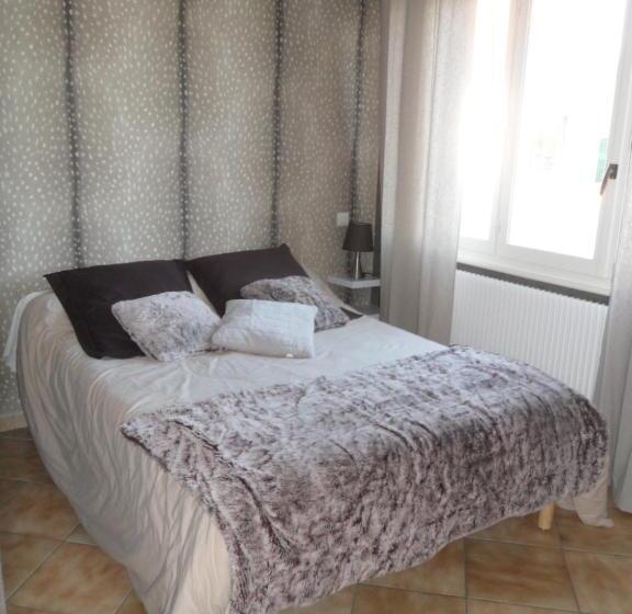 Номер Стандарт, Manoir Du Brugnobois