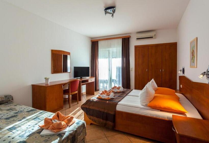 Номер Стандарт Трехместный, Guesthouse Villa Adria
