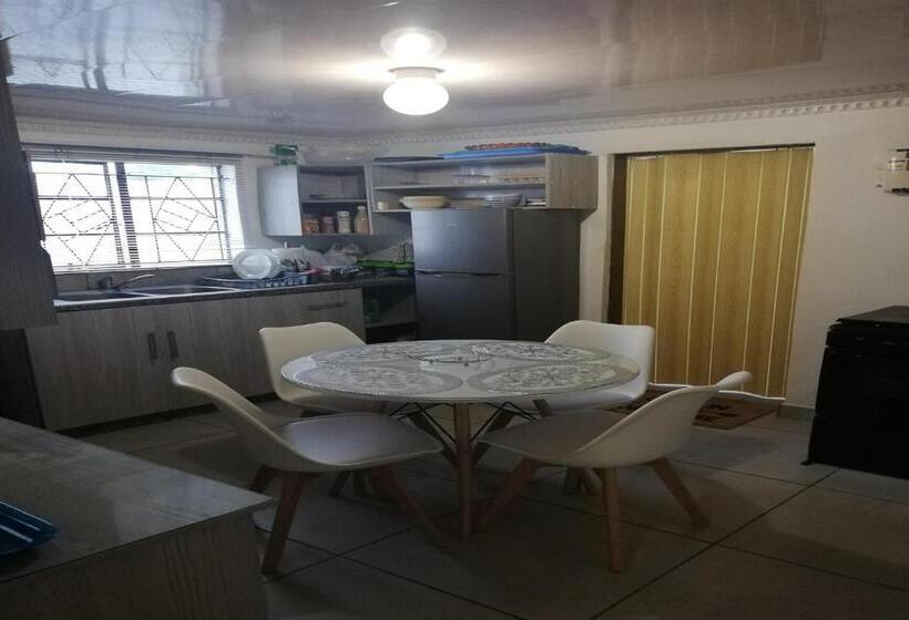 Номер Стандарт, Maluti Backpackers