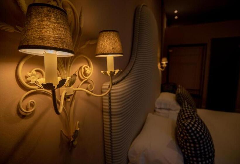 Номер Стандарт Трехместный, Carmen Boutique