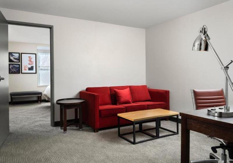 Люкс Кровать Кинг, Holiday Inn   Cincinnati   Liberty Way, An Ihg