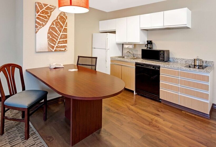 Люкс Адаптированный для Инвалидов, Mainstay Suites Detroit Farmington Hills