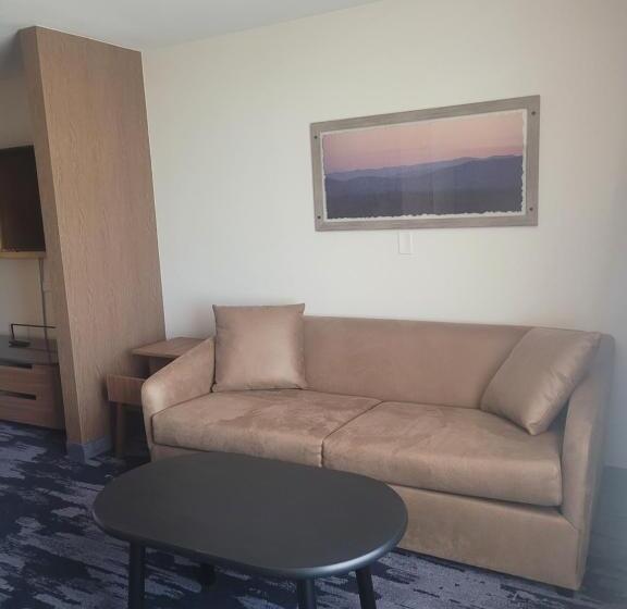 Люкс Кровать Кинг, Fairfield By Marriott Inn & Suites Helena North