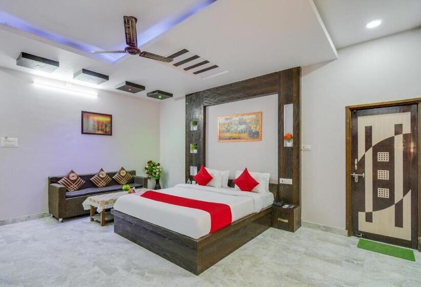 Трехместный Номер Классика, Oyo 70829  Royal