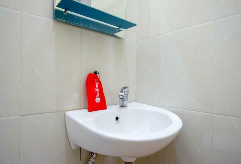 Номер Стандарт, Reddoorz Near Stadion 45 Karanganyar