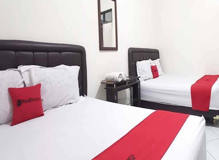 Семейный Номер, Reddoorz Syariah At Hotel Pandan Wangi Near Alun Alun Sidoarjo
