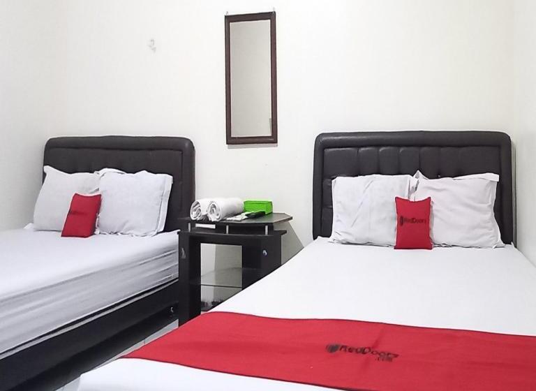 Семейный Номер, Reddoorz Syariah At Hotel Pandan Wangi Near Alun Alun Sidoarjo