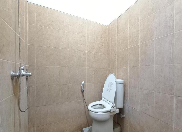 Номер Стандарт, Reddoorz Syariah At Hotel Pandan Wangi Near Alun Alun Sidoarjo