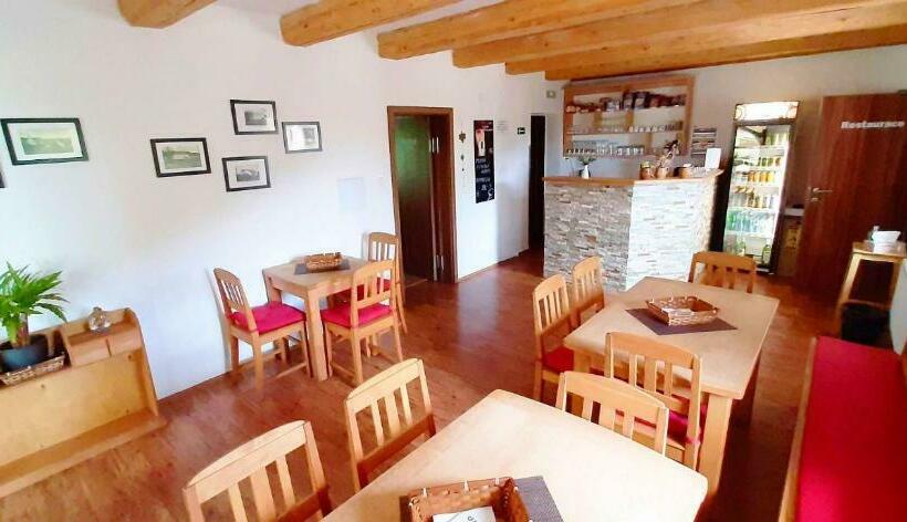 Трехместный Номер Deluxe, Penzion Studánka, Klíny