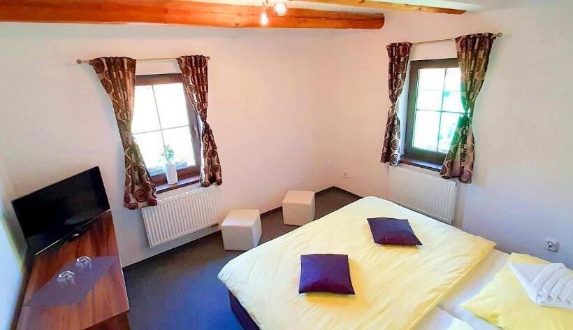 Трехместный Номер Deluxe, Penzion Studánka, Klíny