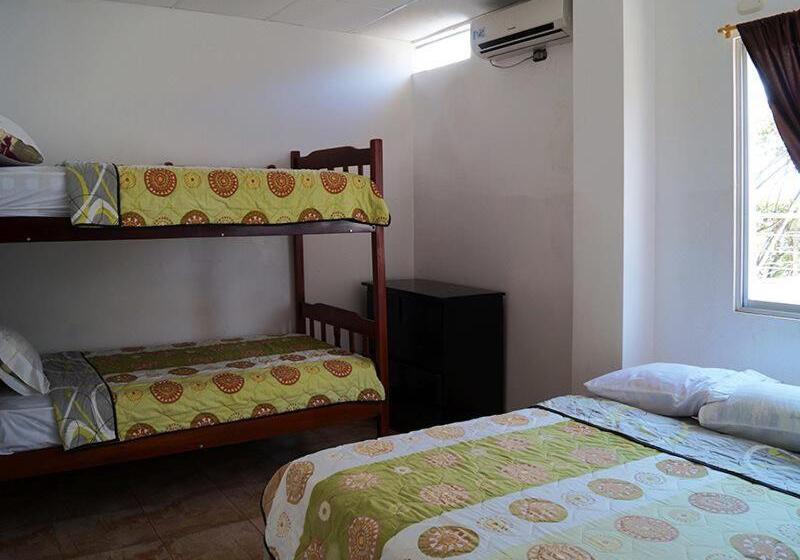 Habitació Quàdruple Estàndard, Paradise Beach