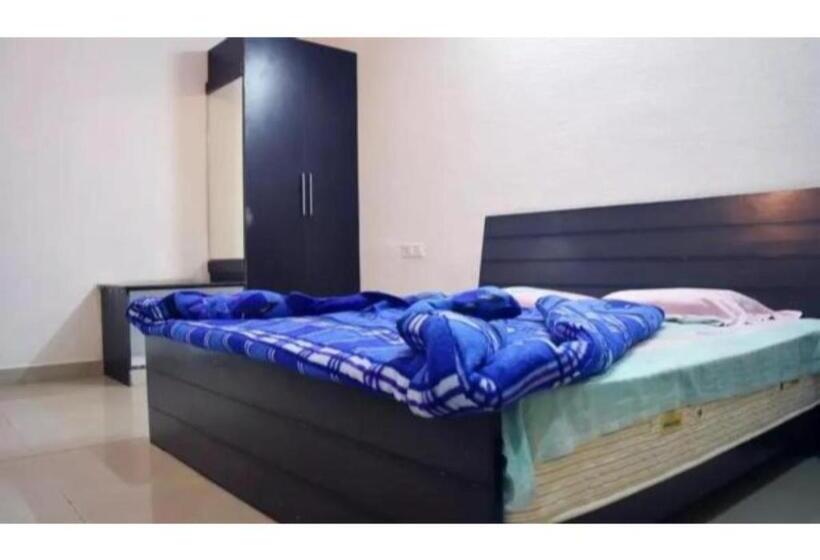 스탠다드 룸 킹사이즈 침대, Residential Stay In The City
