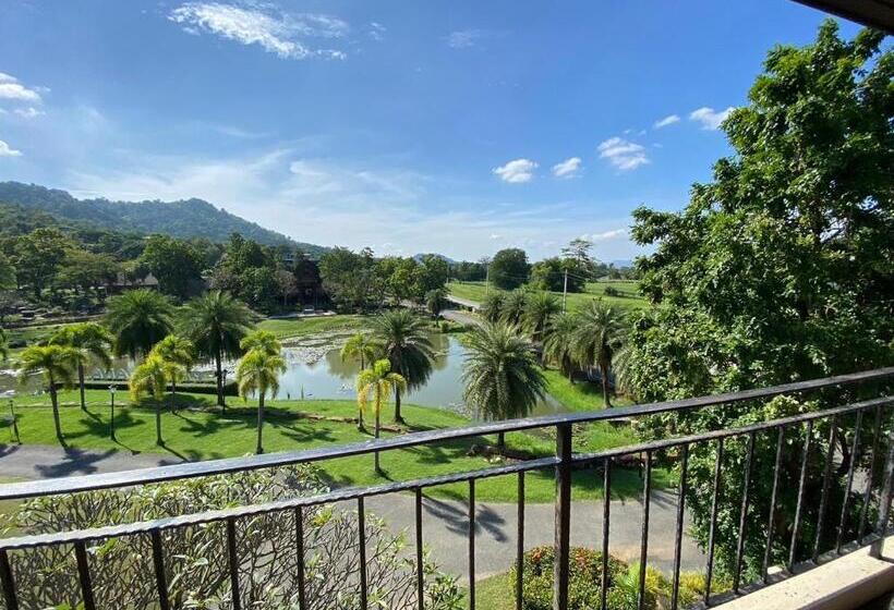 Suite with lake view, Patravana Resort