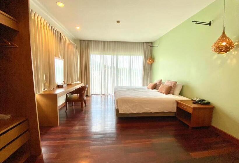 Люкс Вид на Сад, Patravana Resort