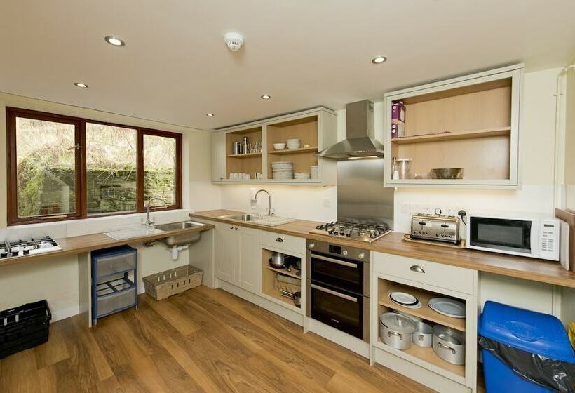 מיטה בחדר מעונות עם מקלחת משותפת, Yha Brecon Beacons Danywenallt   Hostel