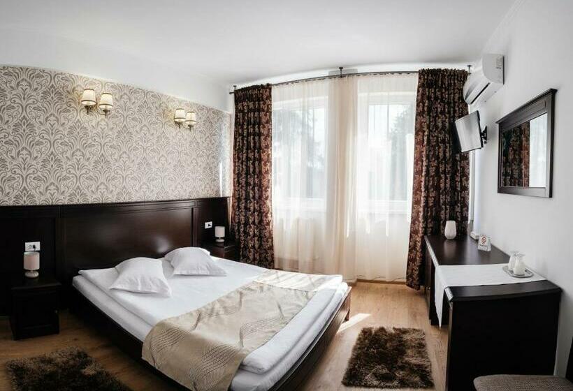 Номер Deluxe, Turist