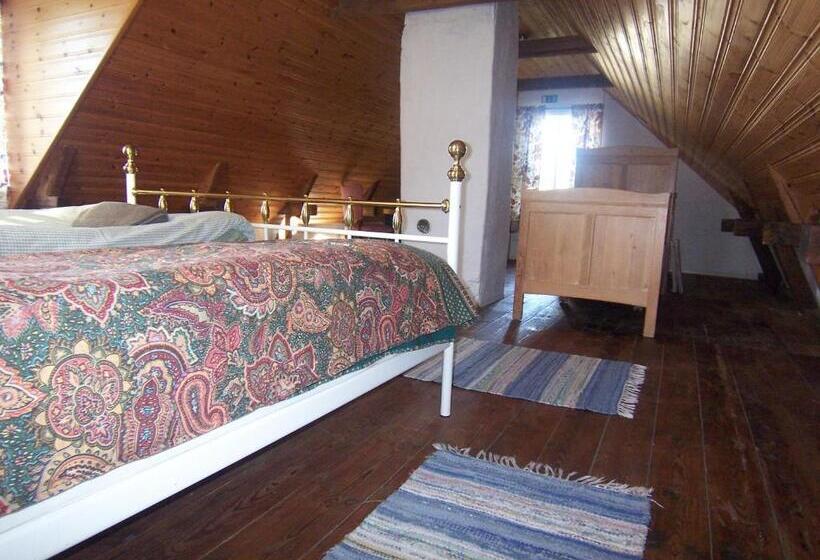 Семейный Номер Классика, änggårde B&b