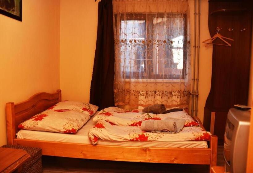 Номер Economy, Guest House Mandrivnyi Rooms&apartments