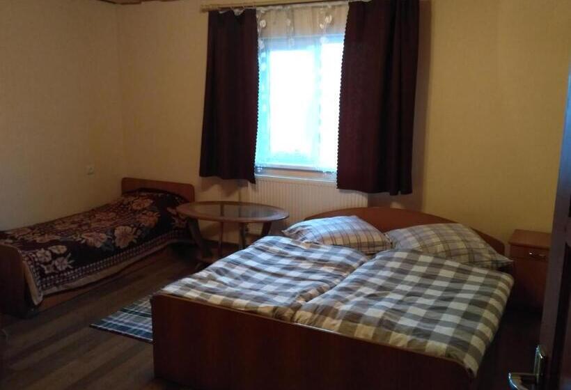 Номер Стандарт Трехместный, Guest House Mandrivnyi Rooms&apartments