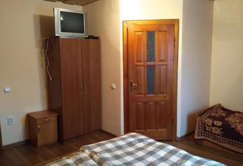 Номер Стандарт Трехместный, Guest House Mandrivnyi Rooms&apartments