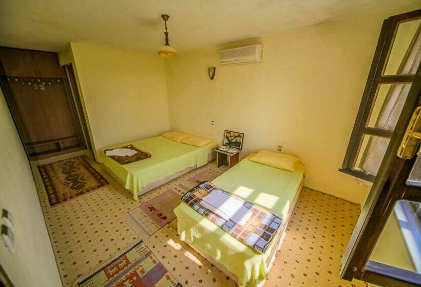 Номер Стандарт Трехместный, Troia Pension