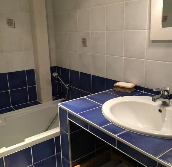Номер Стандарт Трехместный, Chambres D'hôtes Les Templiers