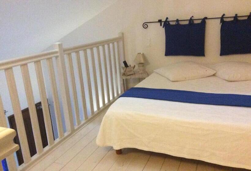 Четырехместный Номер Стандарт с Балконом, Chambres D'hôtes Les Templiers