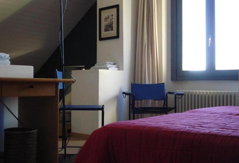 غرفة عائلية, Albergo Della Posta