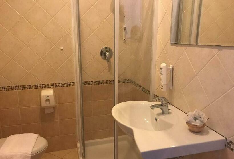 Номер Стандарт Трехместный, Albergo Ristorante Uspa