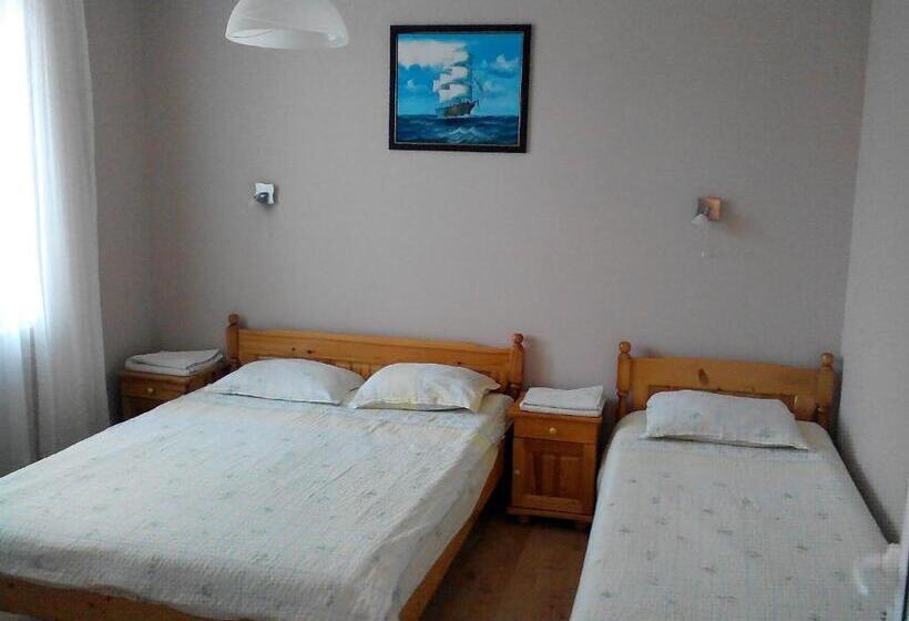 اتاق راحتی سه تخته, Guesthouse Mirage