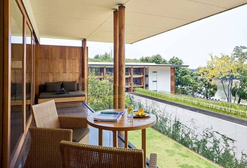 سوئیت با چشم‌انداز رودخانه, Anantara Chiang Mai Resort