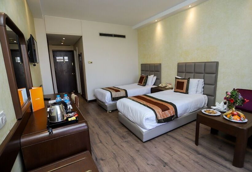اتاق استاندارد سه تخته با چشم‌انداز باغ, Pyramisa Island Hotel Aswan