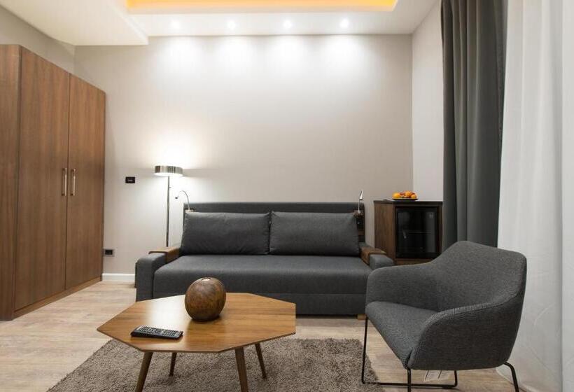 اتاق لوکس خانوادگی, Vila Emilia