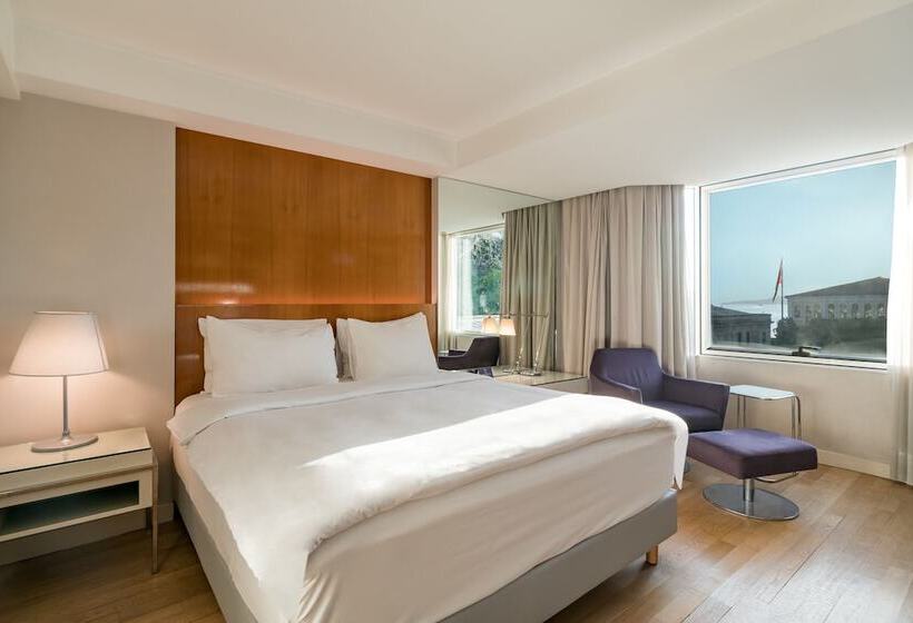 サイドオーシャンビューのプレミアムルーム, Radisson Blu Bosphorus