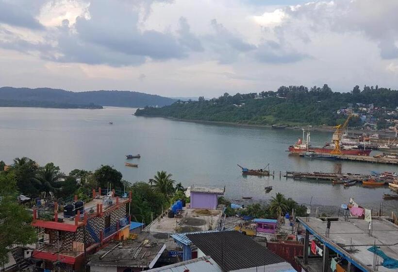 اتاق لوکس, Abhi's Homestay