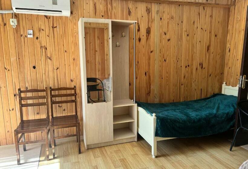 اتاق ساده سه‌ نفره, Guest House Mari