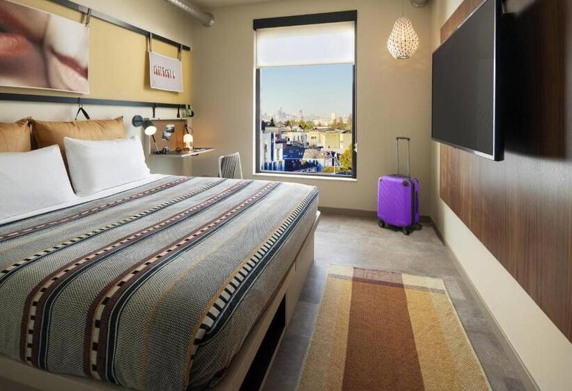 חדר סטנדרט עם מיטת קינג, Moxy Oakland Uptown