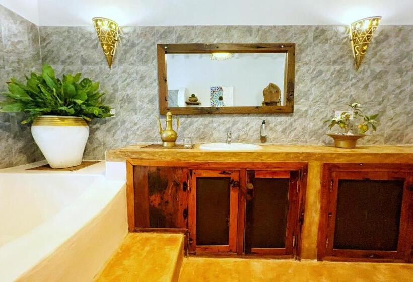 سوییت خانوادگی, Natural Kendwa Villa