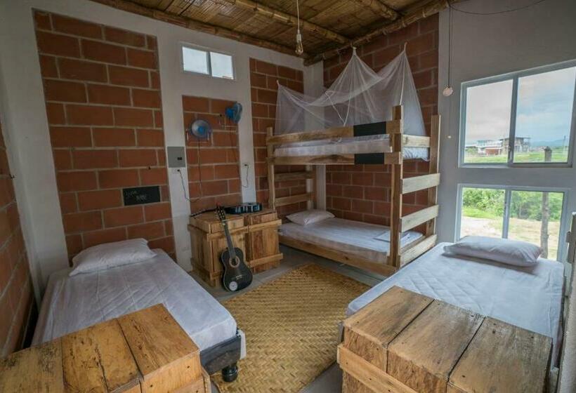 Кровать в Общей Комнате, Free Spirit Ecuador, Puerto Engabao