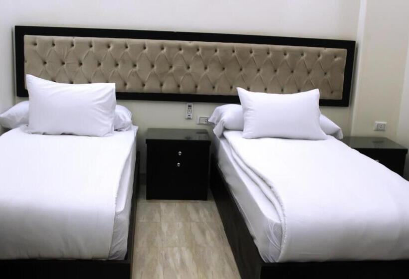 Deluxe Room, Tut Pyramids View