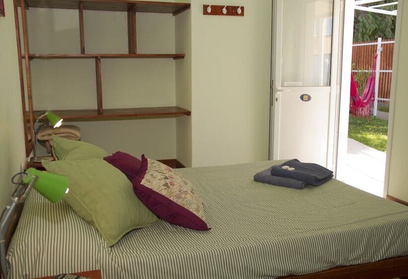 اتاق استاندارد با سرویس بهداشتی مشترک, La Tosca Hostel
