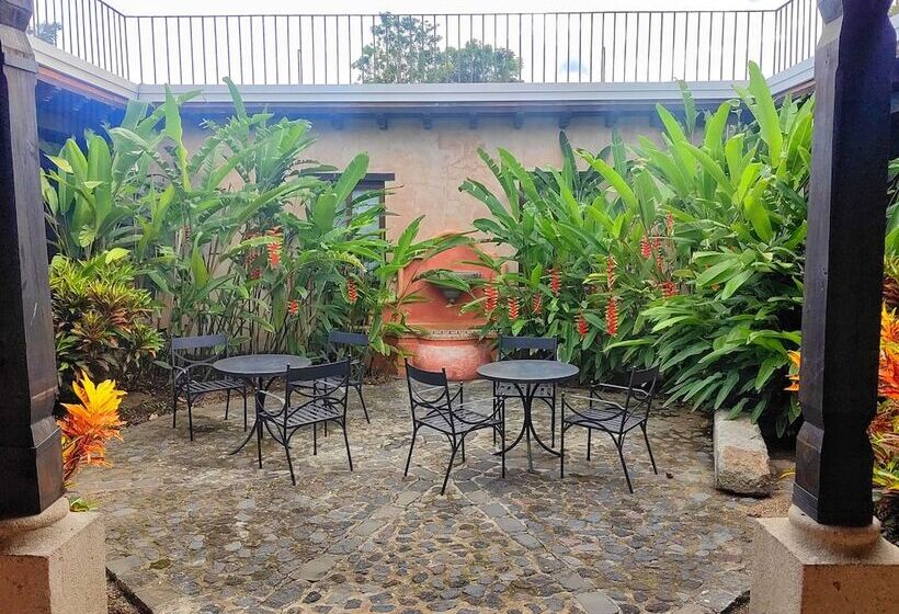 اتاق لوکس, Porta Hotel Antigua