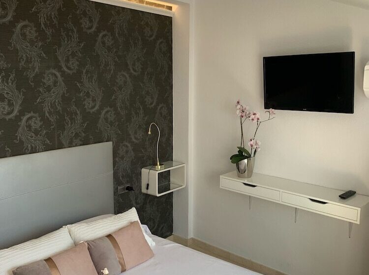 スタンダード４人部屋, Hostal Abril Nerja