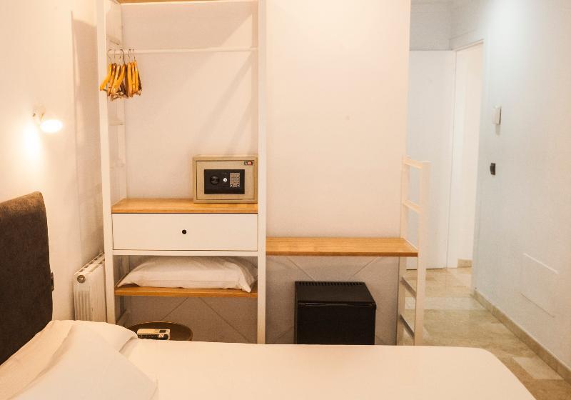 スタンダードトリプルルーム, Hostal Abril Nerja