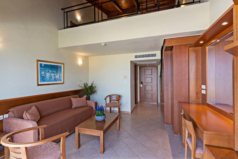 Семейный Номер, Hydramis Palace Beach Resort