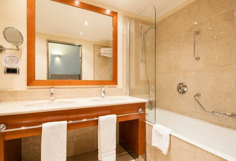 سوییت جونیور, Ilunion Aqua 4