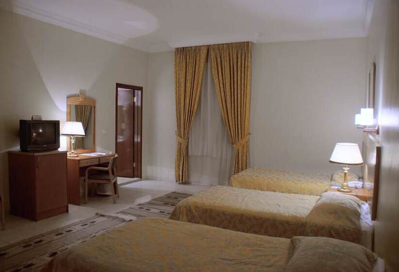 اتاق استاندارد سه نفره, Al Fanar Palace