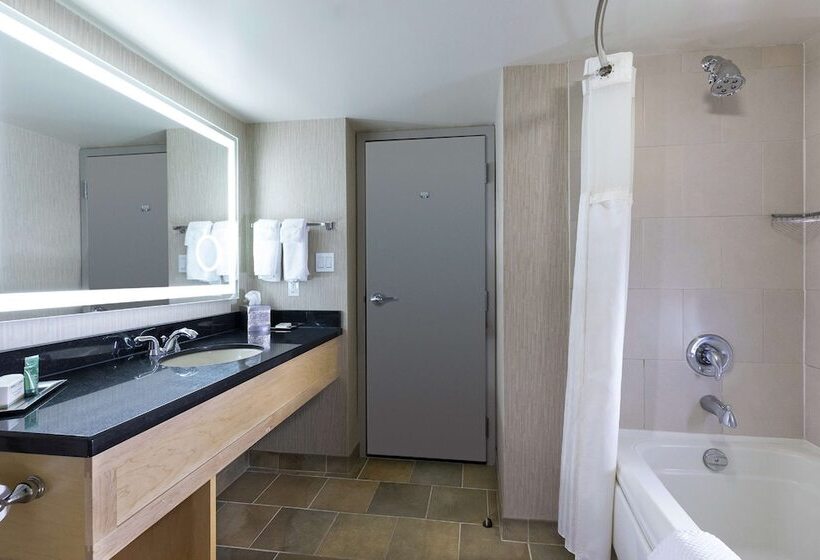Номер Superior, Hilton Whistler Resort & Spa