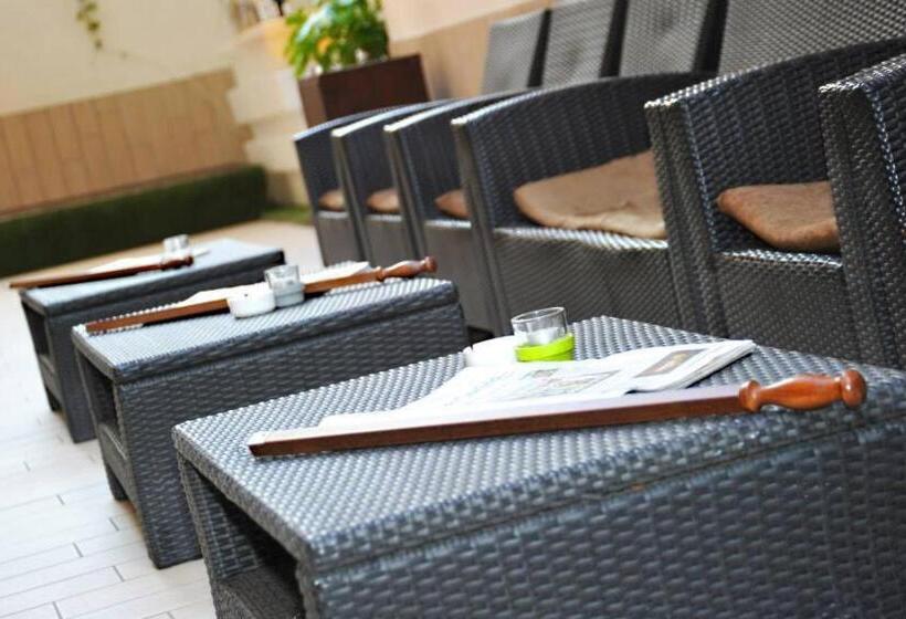 Economy Triple Room, Margherita