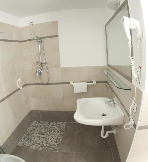 Economy Quadruple Room, Margherita